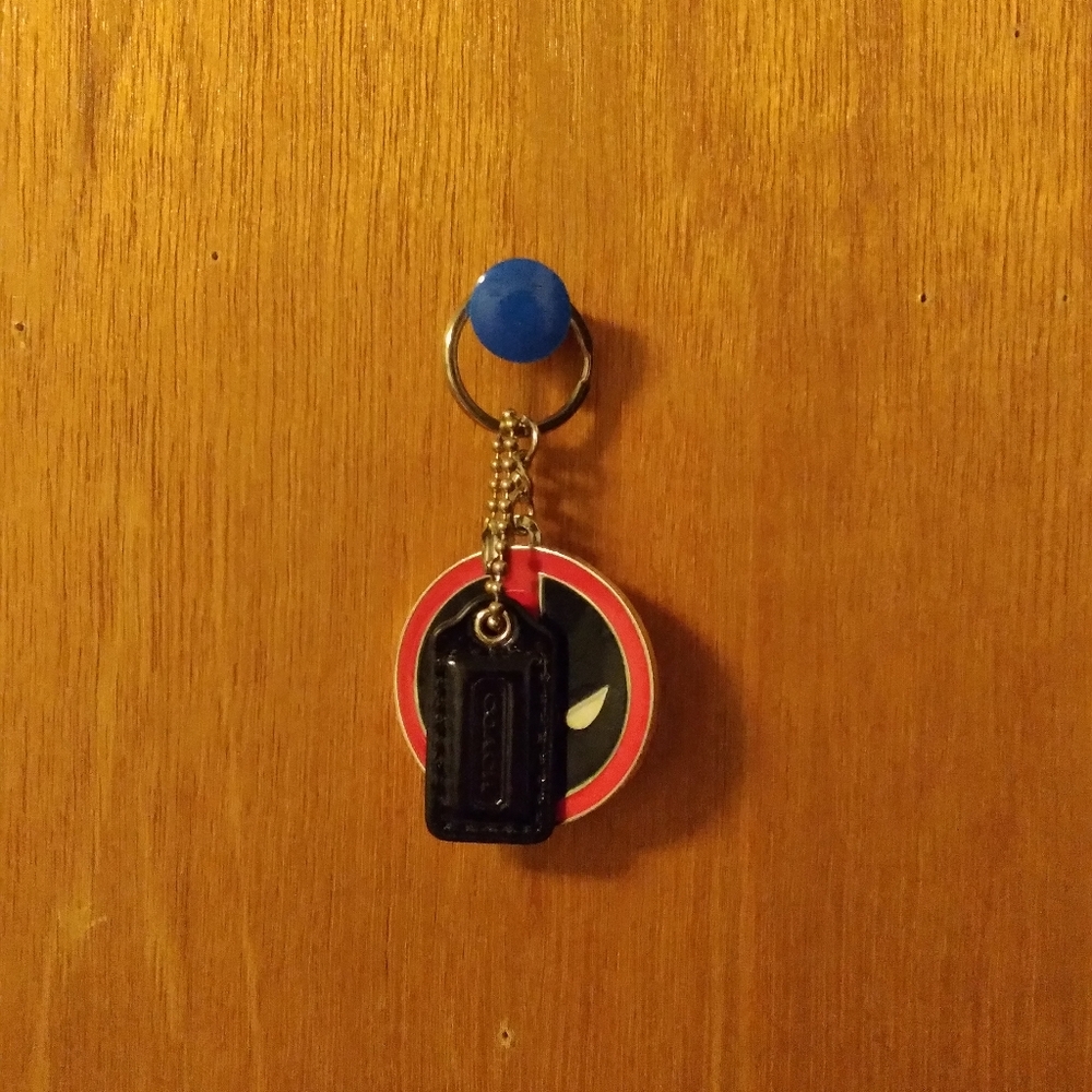 Deadpool Keychain - Picture 3 of 3